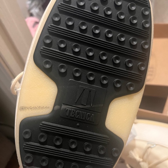 Moon Boot Cream Snow Boots - Picture 3 of 5